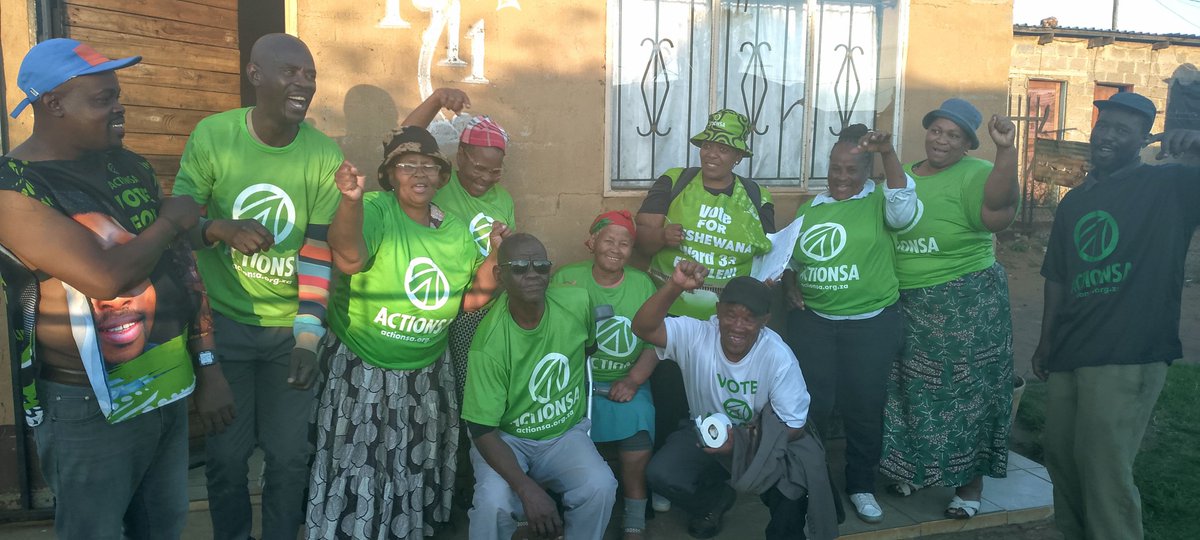 SedibengActions's tweet photo. We have entered every corner in ward 33.  Maureen Makhapa is guaranteed a win #voteactionsa 💚🤍 @Funzi_Ngobeni @EvelynMondlana https://t.co/fEt5HVrVTq