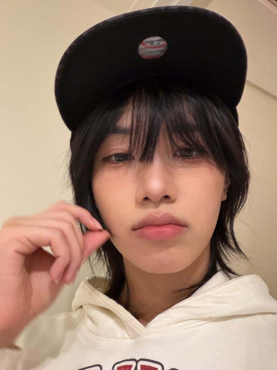 YPS_Forever124's tweet photo. 261008｜00 : 36 KST
DE 💚 🧢

#YOUNGPOSSE #영파씨 https://t.co/TZlfyFHpga