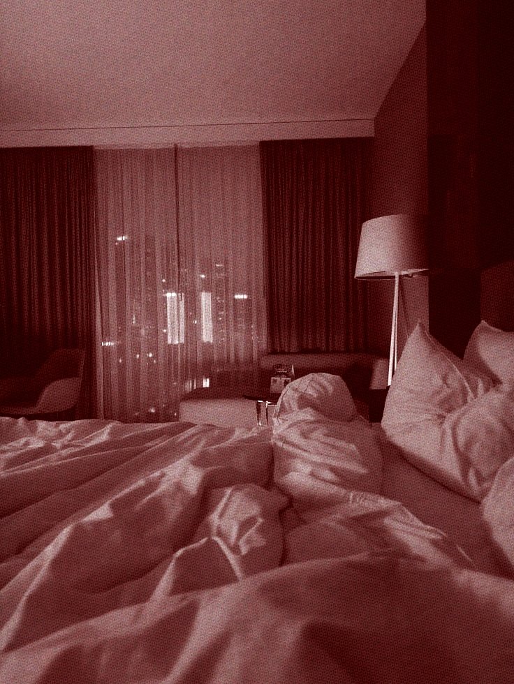 serupadarpa's tweet photo. ⠀
 ⟟  𝙏𝙃𝙀 𝘾𝙊𝙉𝙉𝘼𝙐𝙂𝙃𝙏,  𝙇𝙊𝙉𝘿𝙊𝙉,  𝙐𝙆
⠀  ▌WEDNESDAY, OCTOBER 7, 2026

⠀  No hugs, I said. But this man seems like he's having a rough day. So— yeah.
⠀ https://t.co/A4mJwtQRAQ