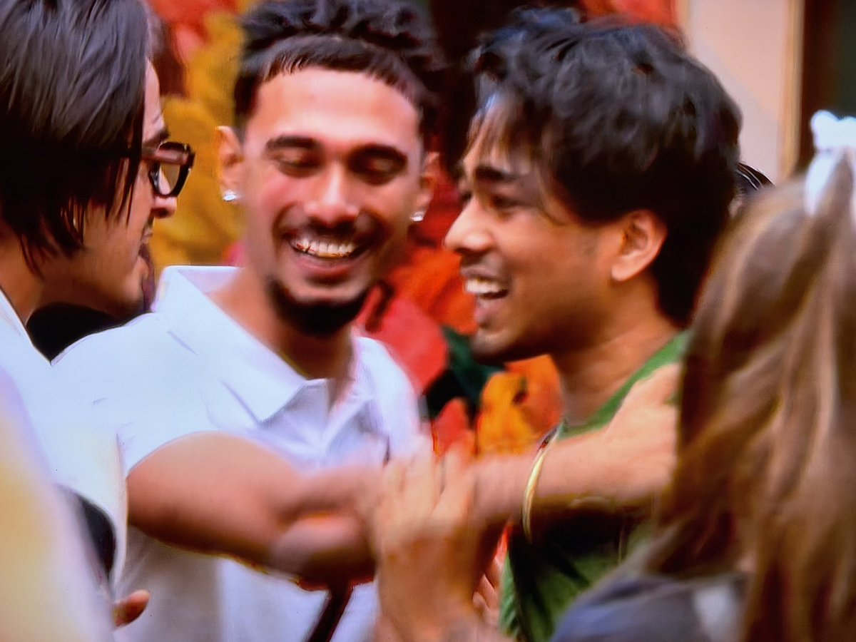 ItsPriyaVatsh's tweet photo. I loved #ScoutOP and #YungDSA 😂😭
Haste-haste le li joker ki! 🤣🤣😂😅

#BiggBoss20 https://t.co/7ak6qmOgmp
