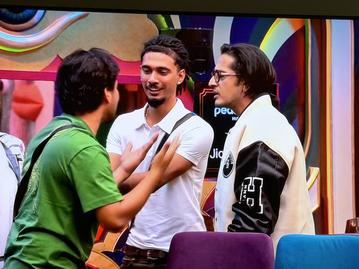 ItsPriyaVatsh's tweet photo. I loved #ScoutOP and #YungDSA 😂😭
Haste-haste le li joker ki! 🤣🤣😂😅

#BiggBoss20 https://t.co/7ak6qmOgmp