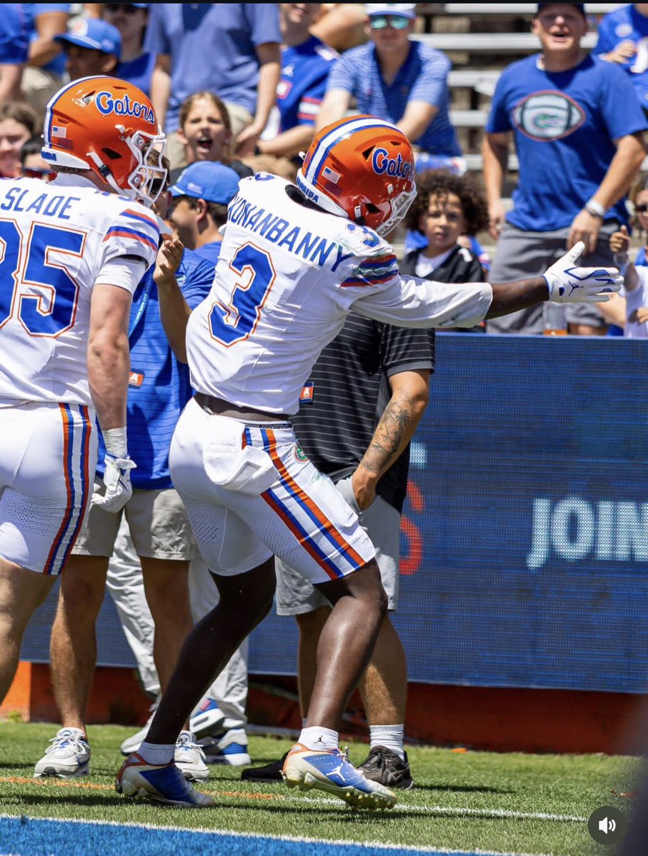 TaddrickGjr's tweet photo. Blessed to have received an Offer from the University of Florida!!#Agtg 🐊🐊🟠🔵@HarrisNOFLYZONE @DHughes2FB @GatorsFB @CoachCainFB @dfhsfootball @ChadSimmons_ @TomLoy247 @GregBiggins @adamgorney @AnnaH247 @samspiegs @Andrew_Ivins @benjaminwolk @alonzobowens21 https://t.co/vUvDx4Y3Hu