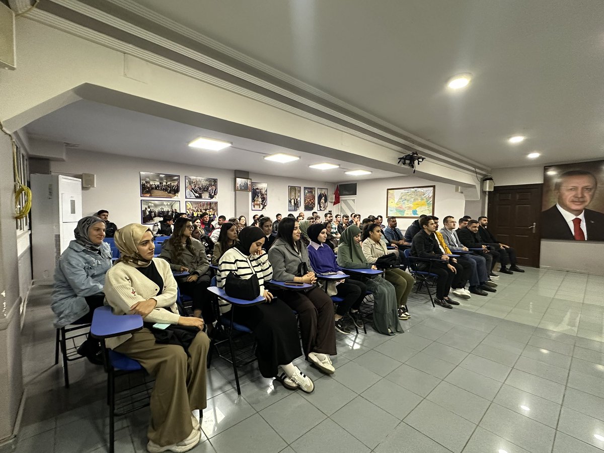 mikramarslan's tweet photo. Biz gençliğiz; enerjimizle, heyecanımızla her daim sahadayız! 🇹🇷 🇹🇷

Haftalık Olağan Toplantımızı Gerçekleştirdik.

Toplantımız Hayırlara Vesile Olsun.🤲 

@avyusufibis 
@osmannazlier 
@fatihseyrekk
@avmustafadurmus 
@AKGenclikGM 
@akgencsahinbey https://t.co/FTw2JKMpo8