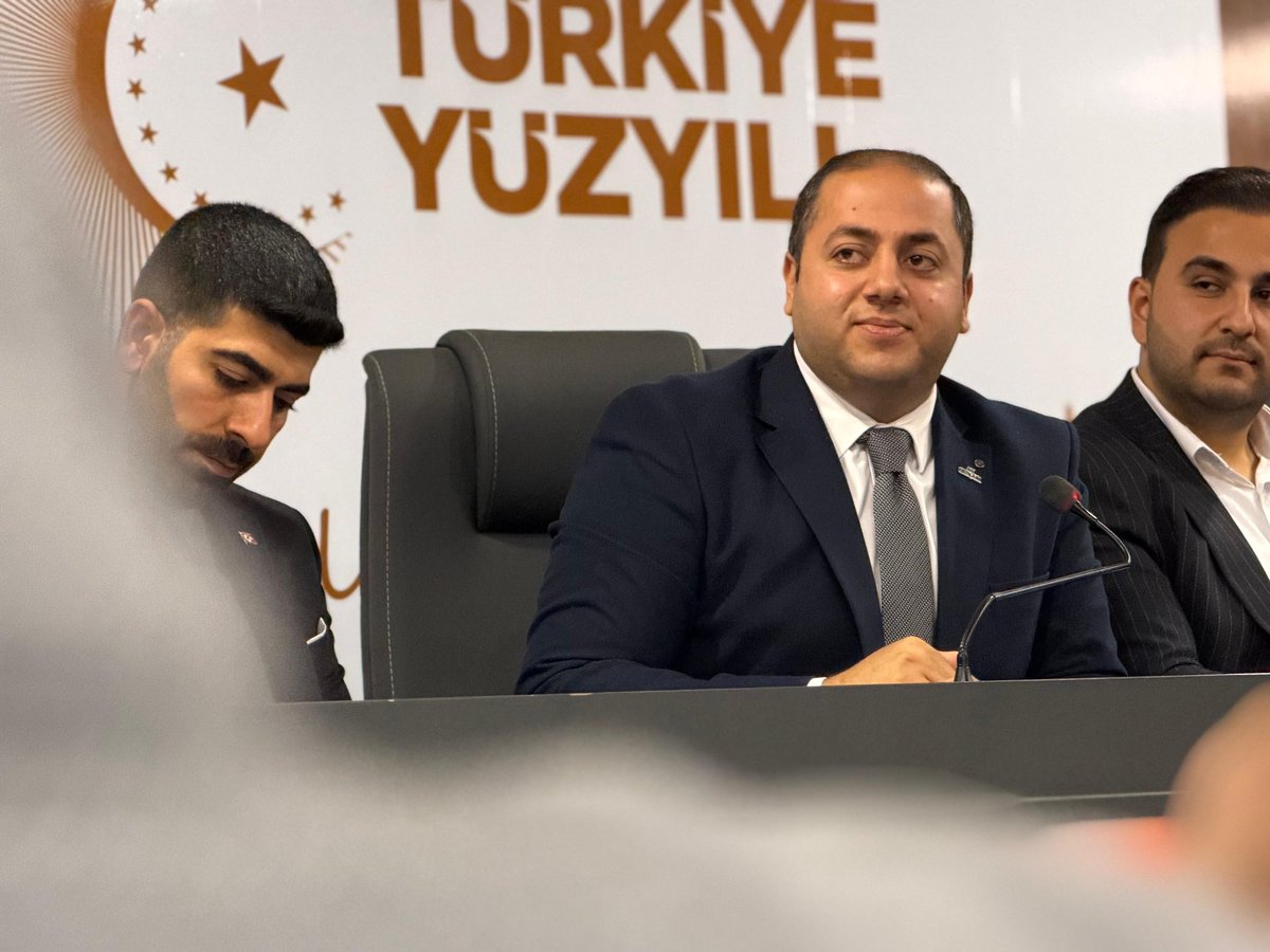 mikramarslan's tweet photo. Biz gençliğiz; enerjimizle, heyecanımızla her daim sahadayız! 🇹🇷 🇹🇷

Haftalık Olağan Toplantımızı Gerçekleştirdik.

Toplantımız Hayırlara Vesile Olsun.🤲 

@avyusufibis 
@osmannazlier 
@fatihseyrekk
@avmustafadurmus 
@AKGenclikGM 
@akgencsahinbey https://t.co/FTw2JKMpo8
