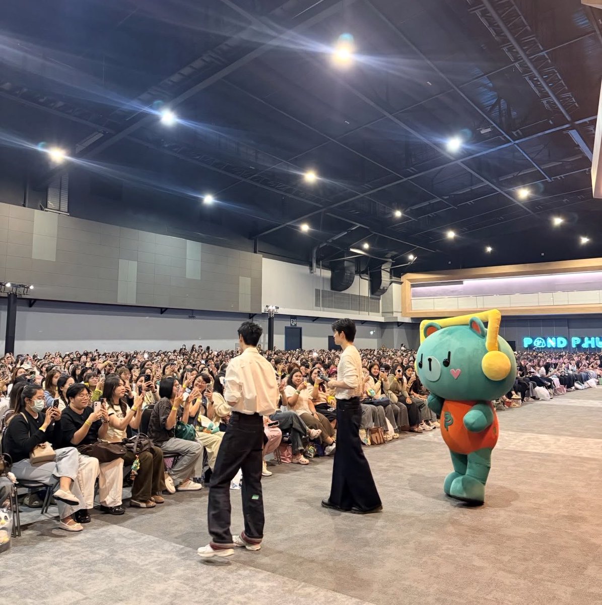jellyppih's tweet photo. ขาปอนด์ภูวินทร์ยาวแปดเมตรป่ะวะ https://t.co/GH385SN4W0