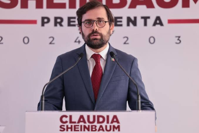 cguerreromtz's tweet photo. 📷📷📷Extra, extra: Exigimos la renuncia del titular del IMSS Bienestar nacional, el doctor Alejandro Svarch Pérez, un incompetente y desleal médico, responsable del colapso en todos los hospitales del país. Un video que nos hicieron llegar,  fue grabado en una clínica del IMSS Guanajuato, donde se muestra cómo tienen a las personas en el área de urgencias y hay pacientes en la sala de espera desde las 10am esperando todo el día, sin ser atendidas y en condiciones graves. Aseguran que no las pueden atender, porque sólo hay un doctor en urgencias y que no encuentran más médicos. En Veracruz es peor, no hay insumos, ni medicamentos, negando esta negligencia la propia gobernadora Rocío Nahle García, quien protege al titular del IMSS Bienestar Veracruz, Roberto Ramos Alor, hoy llamado “Doctor Muerte”. @IMSS_Bienestar  @Claudiashein  @RamosAlorR