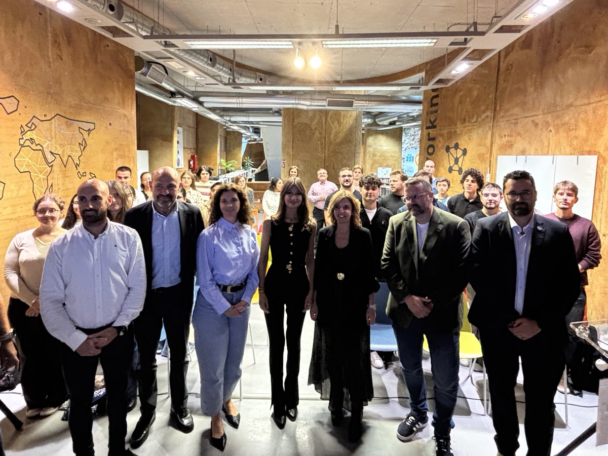 iCOFAS's tweet photo. Hoy hemos estado en la presentación de una nueva edición de Uniovi Innovation Skills 💪
Ha sido un placer compartir esta presentación con alumnos, autoridades, responsables de equipo y representantes del resto de empresas participantes

#tufarmaciaempiezaentucooperativa https://t.co/j9x2DnhiIj