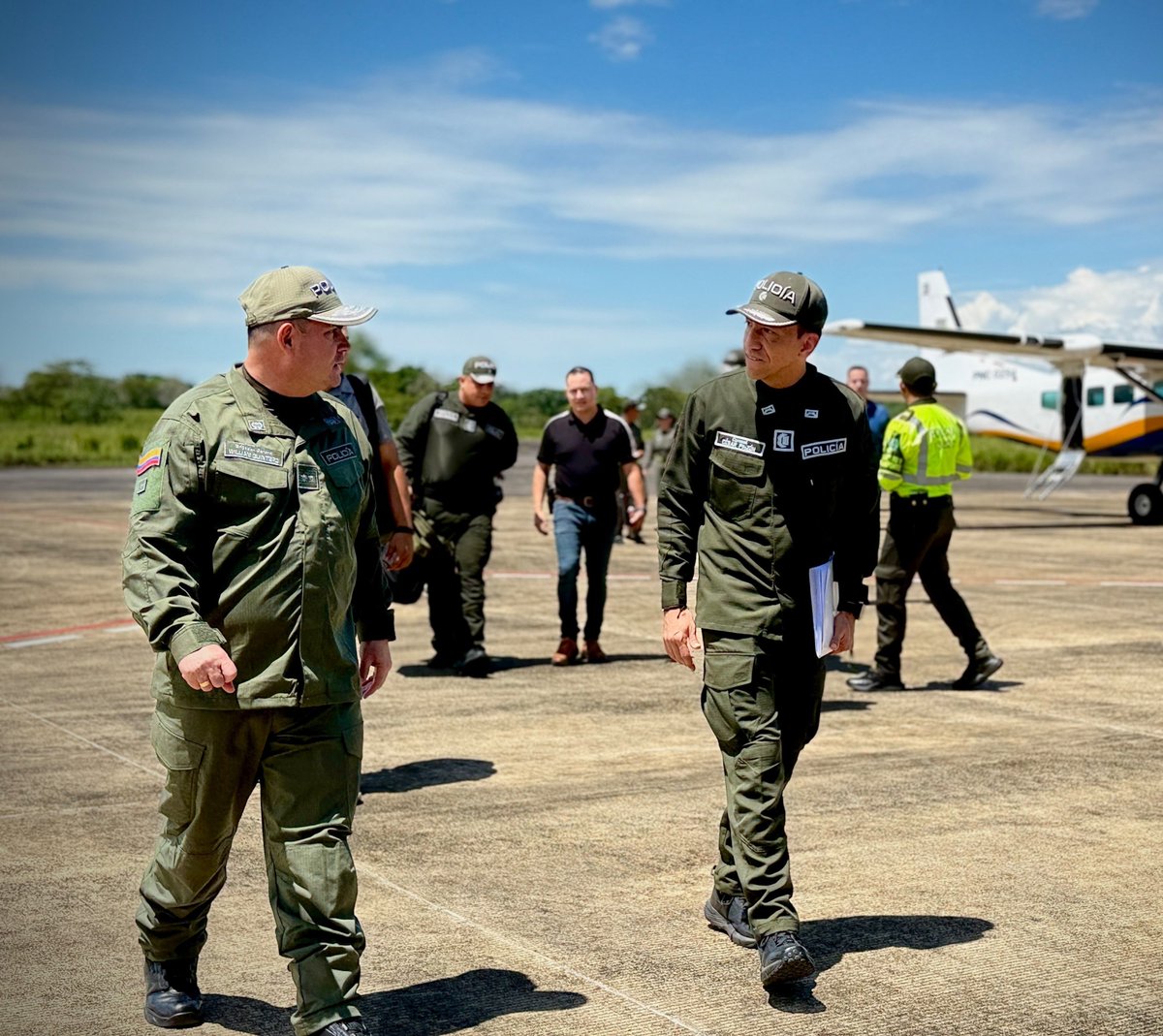 PoliciaCaqueta's tweet photo. #AEstaHora el señor Brigadier General William Quintero Salazar, comandante de la Región No. 2, visita la puerta de oro de la Amazonia colombiana, liderando acciones estratégicas que garanticen la tranquilidad y convivencia ciudadana.

#DiosYPatria https://t.co/6nqZObR3eg