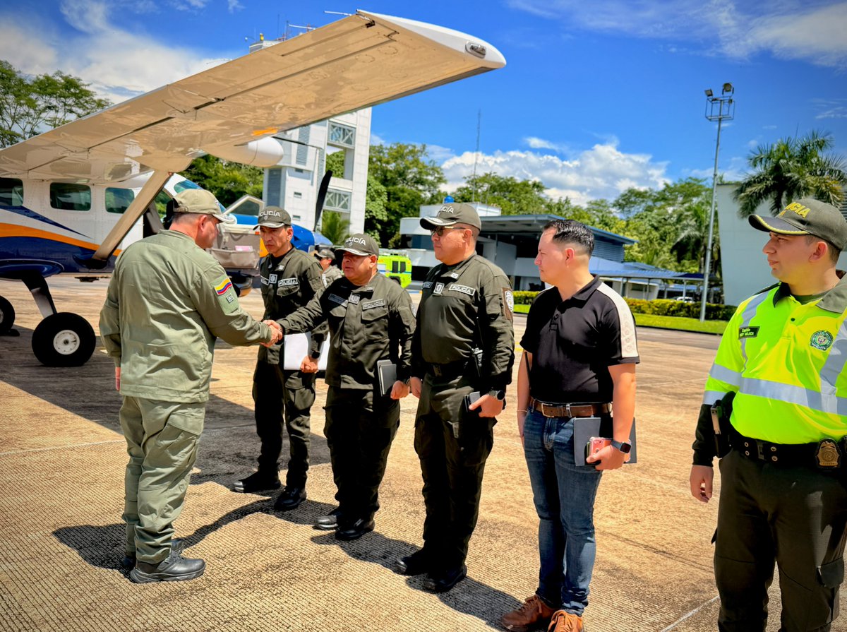 PoliciaCaqueta's tweet photo. #AEstaHora el señor Brigadier General William Quintero Salazar, comandante de la Región No. 2, visita la puerta de oro de la Amazonia colombiana, liderando acciones estratégicas que garanticen la tranquilidad y convivencia ciudadana.

#DiosYPatria https://t.co/6nqZObR3eg