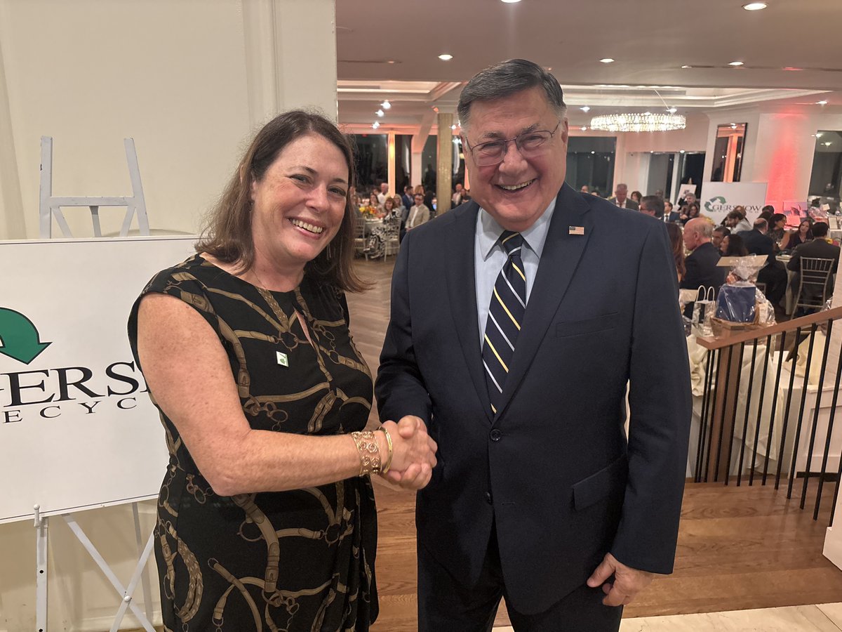 nylcv's tweet photo. What a fantastic night at the @citizensenviro Annual Environmental Equinox Gala!

County Executive @EdRomaine1 recognized NYLCV President @julietighe17 along with NYLCV’s work, emphasizing the importance of renewable energy and clean water for Long Island's future. https://t.co/PZmYajBUIK
