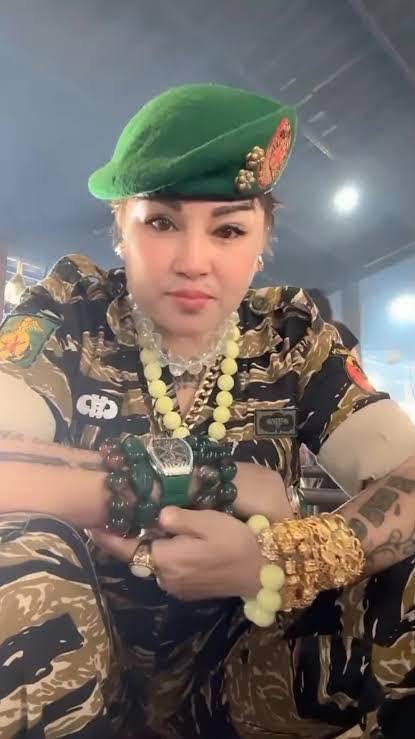 acctrung's tweet photo. 🚨 TikToker “Thảo Ràn Ri Mộc Châu” bị khởi tố!

Nguyễn Thị Thảo bị cáo buộc cho vay với lãi suất lên tới 182%/năm, thu lời gần 500 triệu đồng.
Công an đã khởi tố và tạm giam để điều tra. https://t.co/bVqw2IGnDd