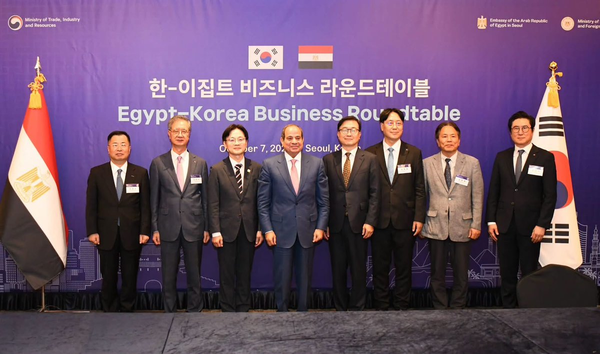 SISEGY's tweet photo. In the Korean capital Seoul, President Abdel Fattah El-Sisi participated in a roundtable meeting with the Chief Executive Officers of major companies and representatives of the business community in the Republic of Korea. 

📌 For more details 👇
https://t.co/BkXwulEVXU https://t.co/D9sfRR1Kqp