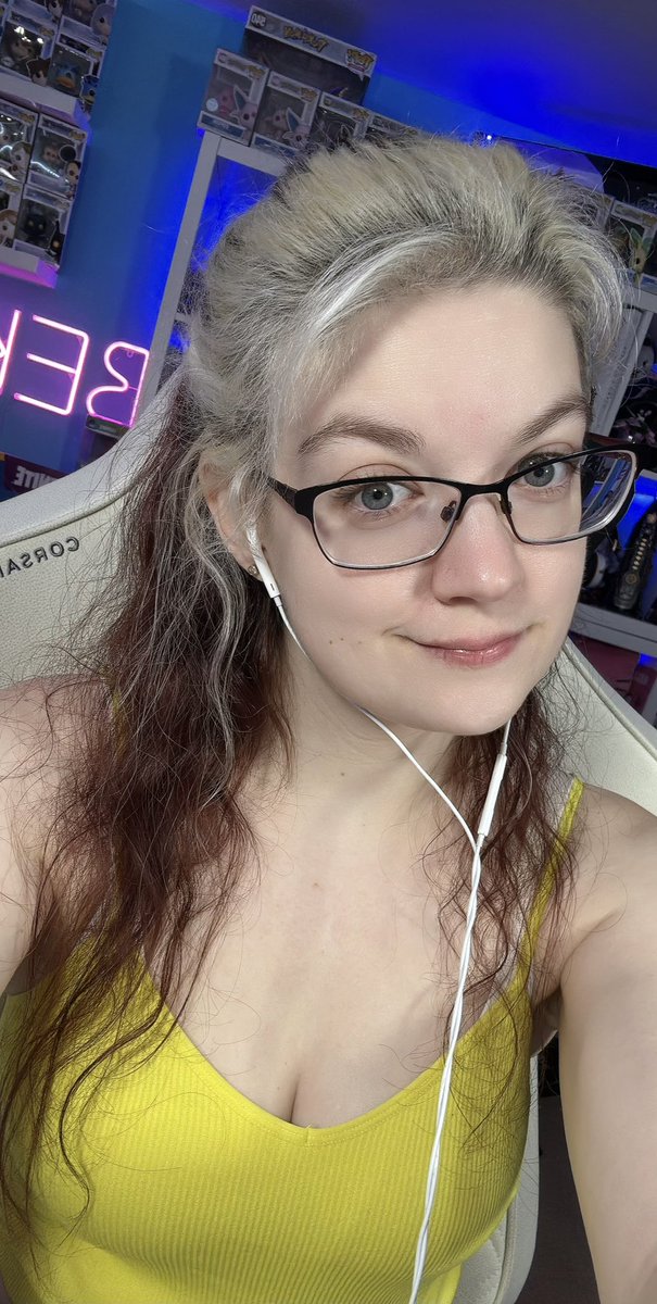 Bekz_xx's tweet photo. WE ARE LIVE!! 

Let’s do this!! And double the giveaways!!

Get in here to win! 

https://t.co/rGjy7j1JxF https://t.co/e02XRSm0xZ