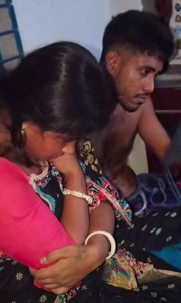 hsluthunterbd's tweet photo. It is being claimed that a large number of married Hindu women🧡 in Bangladesh are having extramarital affairs with Muslim men☪️, and the numbers are rising every day.📈📈 This Hindu woman from Satkhira has a husband and child,Still having intimate with that Muslim man https://t.co/co5Nm1RUmM