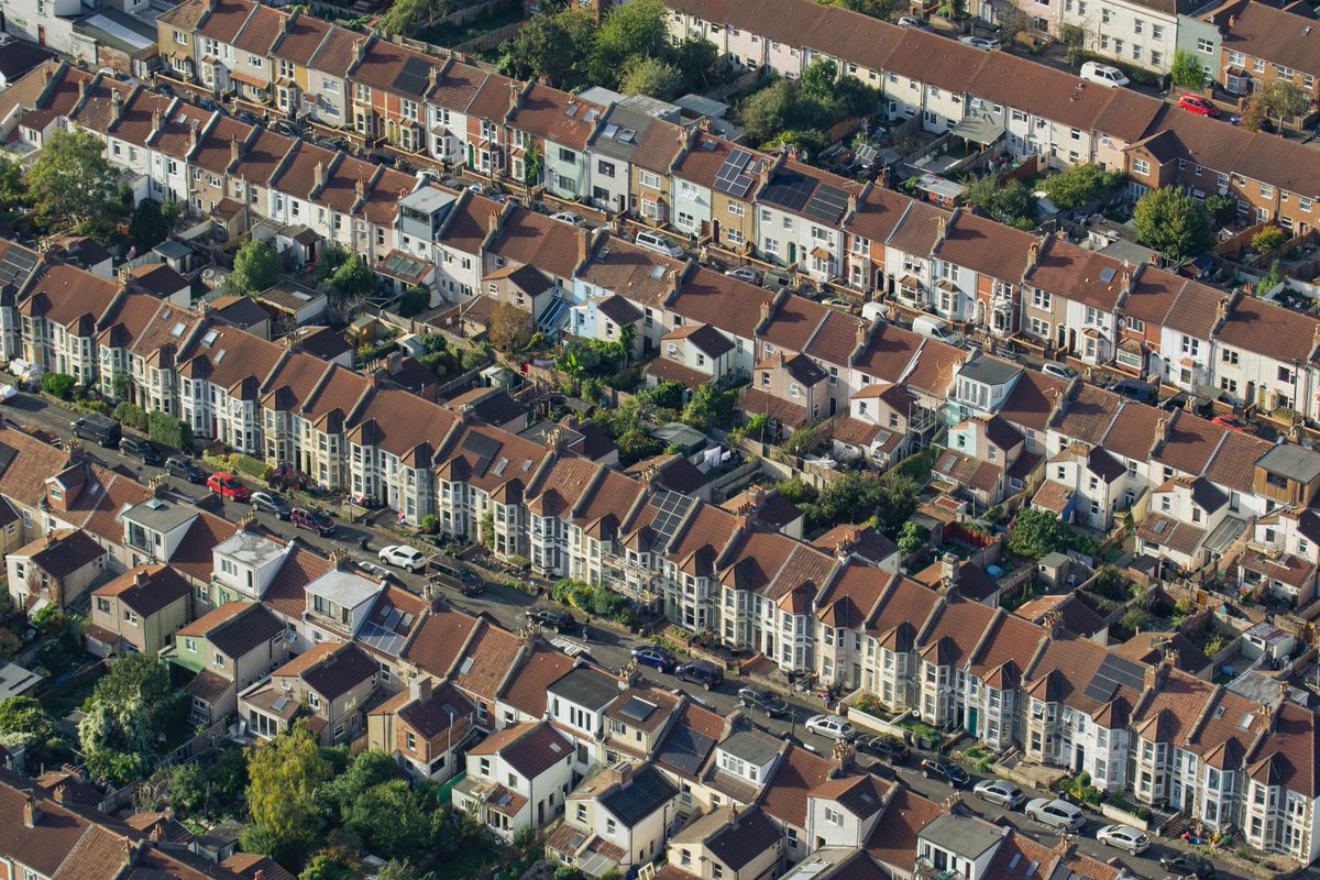 JonathanRhind1's tweet photo. An unusual perspective on the South West’s biggest city, Bristol; with views of Clifton, Valentine Bridge and the suburbs, taken by Part I Architectural Assistant, Dominic Warburton  from a hot air balloon high above the city streets. #citylife #architecturefromabove https://t.co/zLi3sSkHJN