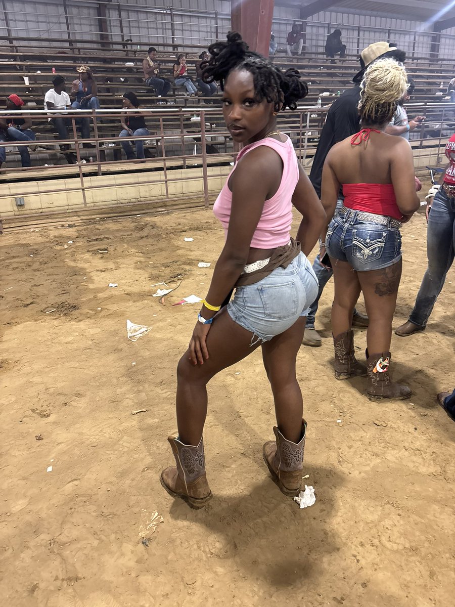 Bootbabybray's tweet photo. Outside like this and he still wanna wife me https://t.co/Wfb0IT1gSb

Wouldn’t you? https://t.co/DoCxa35brv