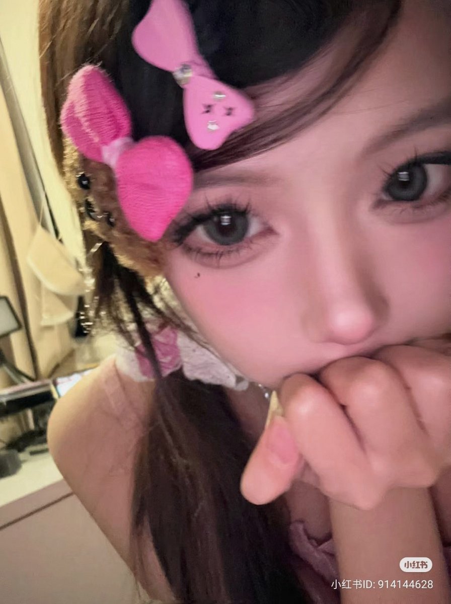 RogiaIstela's tweet photo. こはる→ぇでさん←キハ゛の図(≠CP)が見たすぎるけどあまりにも幻覚すぎてアウトかも 金曜までに描けば許される？？ https://t.co/w6ruvvAfzk