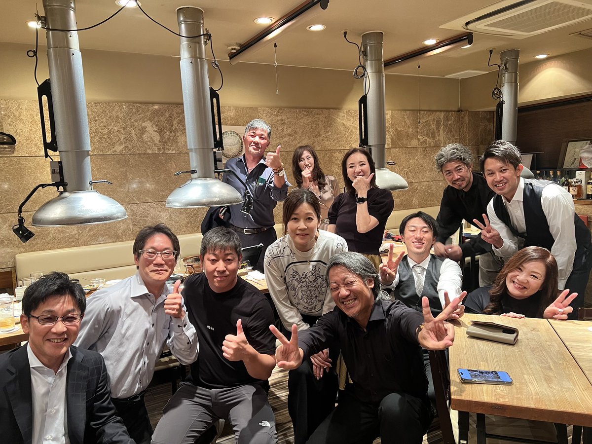Gkr3rDQSqNeKgZh's tweet photo. ジャパンダートクラシックjpn1
アヤサンジョウタロくん11着‼️
正直休み明け&追い切り今一つ
絶対ビリだと思った…
スタートしてからもずっと最後方
だけど頑張っためちゃくちゃ頑張った
しかもレース後
全く疲れていない…
多分こやつ真面目に走ってないな😤
次走絶対勝ちます‼️
アヤサンジョウタロくんを
ここまで仕上げてくださいました
皆様本当にありがとうございました🙇🏼‍♂️
＃叩き2戦目
＃JPN1を5年で必ず獲る
＃ケロっとし過ぎのジョウタロ
＃サンダースノー産駒
＃アヤサンファミリー
＃X打ちながら寝落ち
＃齋藤敏厩舎
＃笹川翼騎手
＃打ち上げも最高でした
＃頑張ったねに対してアピールしまくるジョウタロ