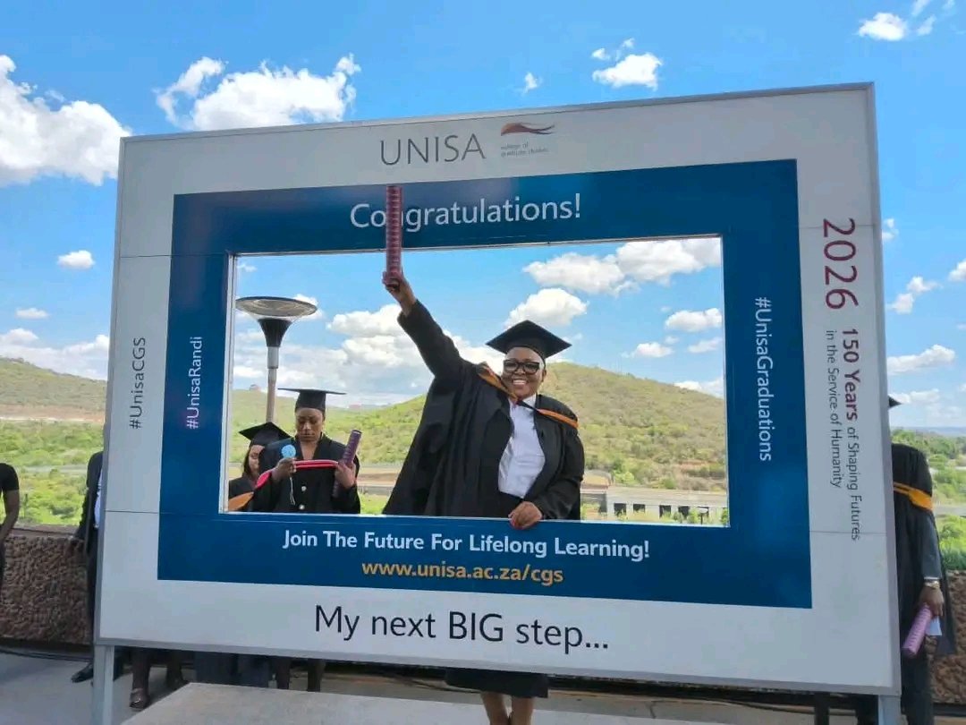 EFF_Limpopo's tweet photo. The EFF congratulates Commissar Rebecca Mohlala on being conferred with a Master of Arts in Psychology by the University of South Africa (UNISA).

In her dissertation, Commissar Mohlala investigated the prevalence and psychosocial impact of LGBTQI+ hate crimes against lesbians. https://t.co/7Q0NpCALUY