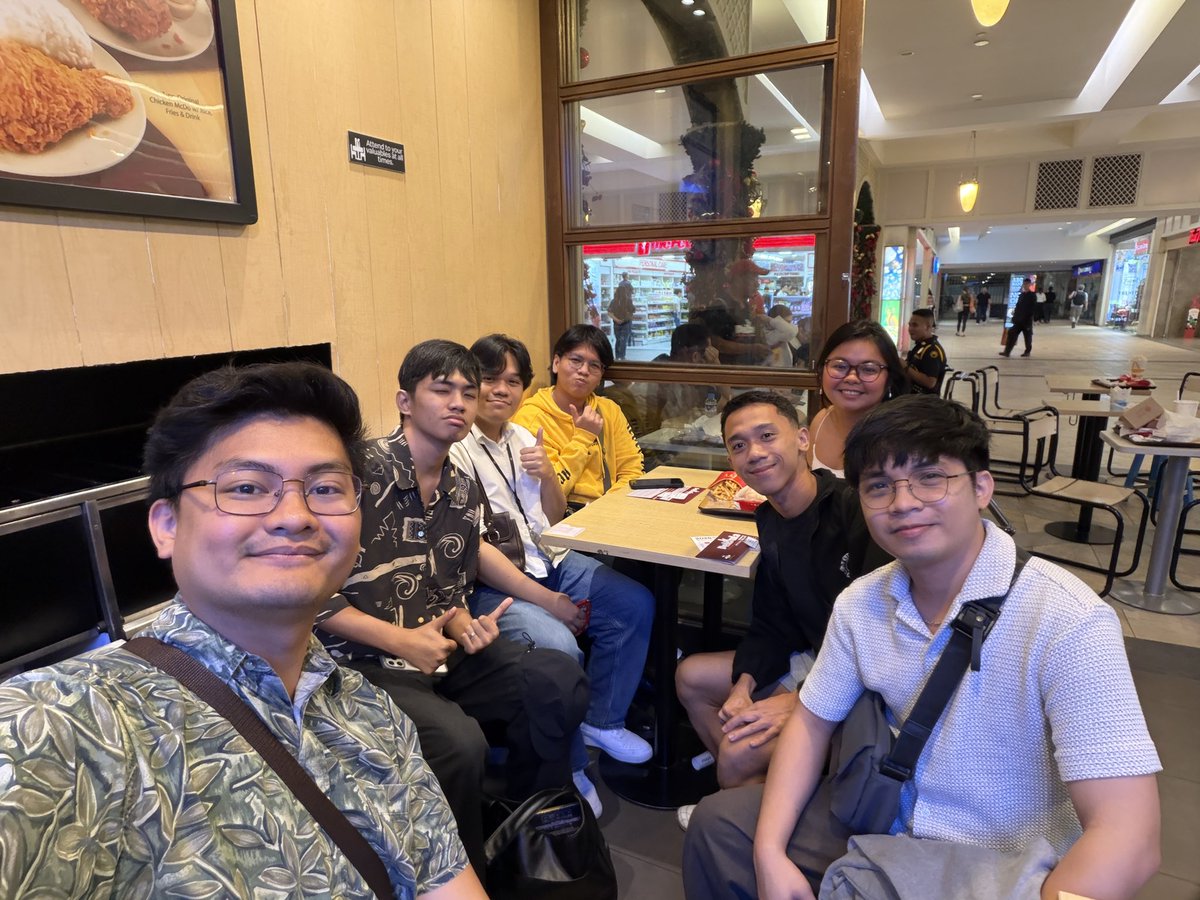 freelikula's tweet photo. Pelíkula>Pelicula 2026 with oomfs and film friends!! ❤️💛 gracias, mi amigos y amigas!

@filmgyus @quiannavd @KALAPASTANG4N @rimsilog @eeaato @chyxnna @MARLB0R0BLUE @tinulid https://t.co/oCHU9wyBry