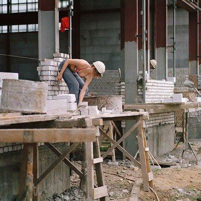 Acnorthall's tweet photo. Female construction worker in East Berlin, German Democratic Republic, 1970s
#GDR #DDR #RepublicDay #EastBerlin https://t.co/jeoDa8ym42