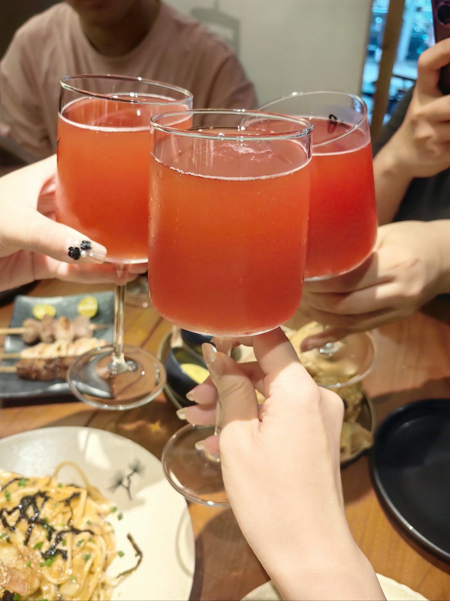 ReaganElligwxo's tweet photo. [Hoy disfruto de un trago con Xinhan en un ambiente muy agradable!]， https://t.co/QLVFnTlKqv