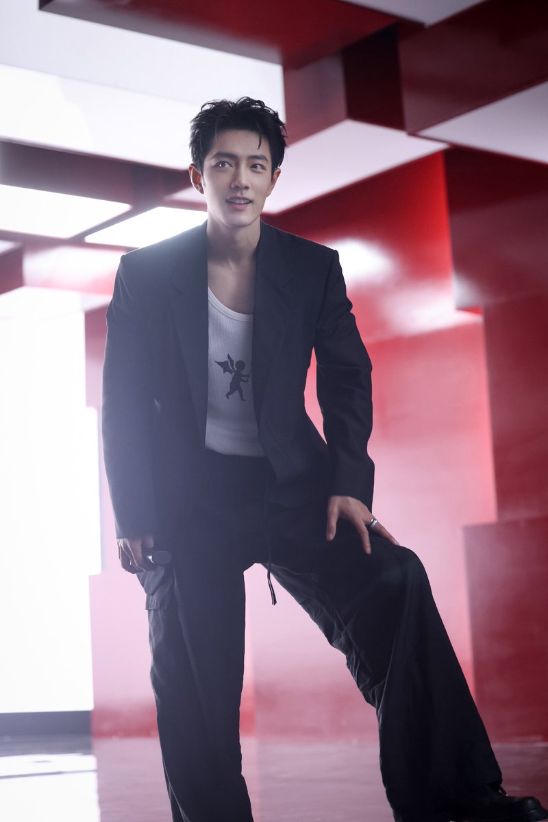 BehindMoon9293's tweet photo. 261007 19:00 Xiao Zhan Studio Weibo update

ดื่มด่ำไปกับประสบการณ์ มีส่วนร่วมกับการแสดง และค้นพบอีกด้านหนึ่งของตัวคุณเองผ่านเลนส์กล้อง 

เบื้องหลังการถ่ายทำ MV 异想天开  

#เพลงใหม่เซียวจ้าน 
#พบเซียวจ้านทุกวัน https://t.co/m5IWdXKt0P