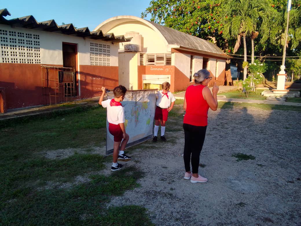 DGEJaruco's tweet photo. #MinedCuba #MayabequeJaruco Matutino especial por los mártires de Barbados, se realizó en la IE: Pelayo Cuervo Navarro del Concejo Popular de San Antonio de Río Blanco en Jaruco. https://t.co/PyCz9dLNn8