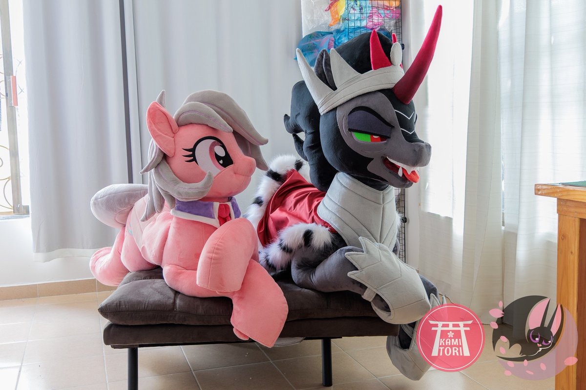 NeroFledermaus's tweet photo. Life size mare and Stallion side by size.
Thank you very much to their owners for their patience and trust 😊💖
Pictures by my partner @KamiTori_desing
#mylittlepony #mylittleponyfanart #HandmadePlush #mlp #mlpg4 #mlpfim #mlpfanart https://t.co/ny8dPIwKIL