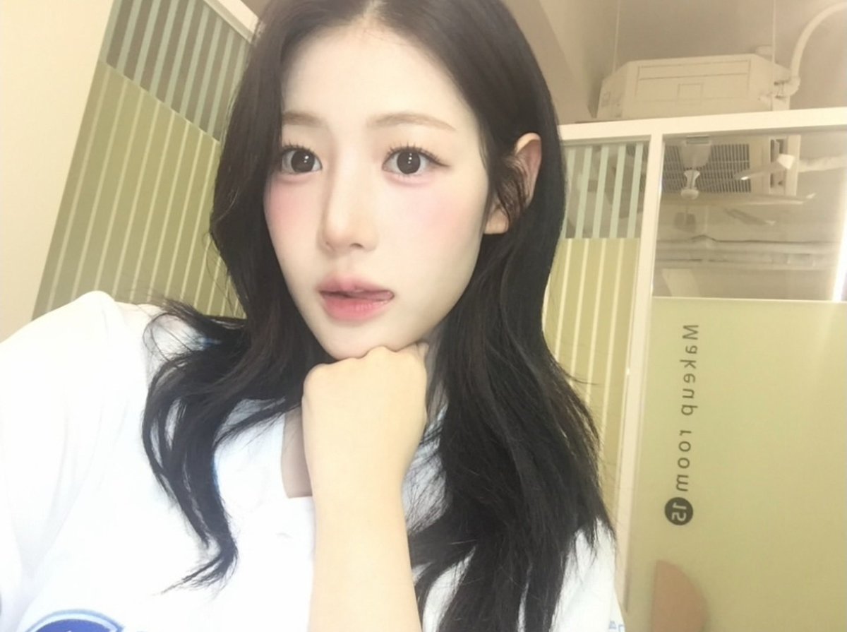 naebabybaepsae's tweet photo. 근데 본인 인스타에서는 졸라 이쁘심 뭐야? https://t.co/ogUvLyHqw7