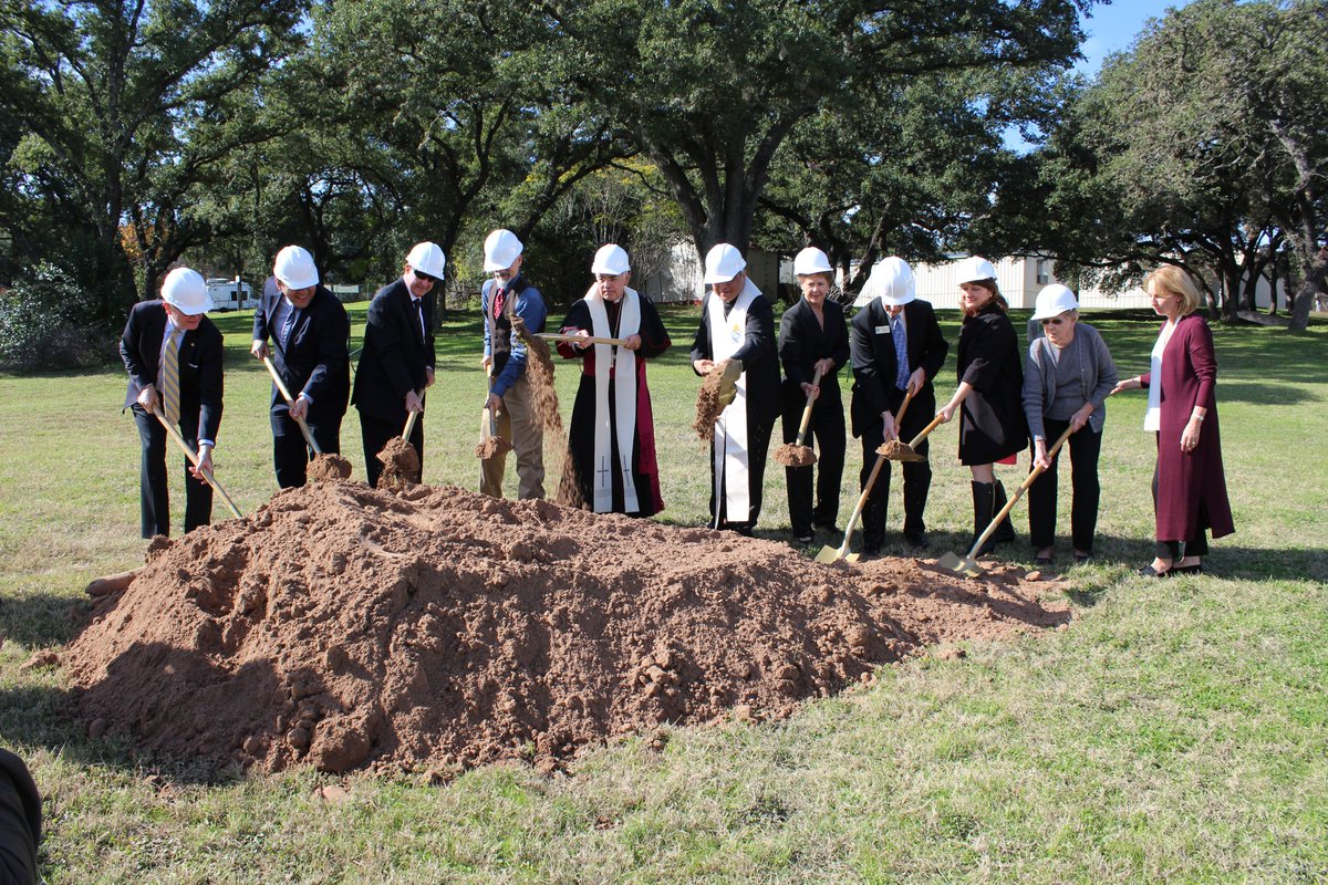 SJDCHS's tweet photo. 2015–2016 was a year of EXPANSION! SJD broke ground on its permanent home at 2512 S. 1st Street—a dream becoming reality and a beacon of hope for generations of Saints. 
This Friday, Oct. 9, come home for our Alumni Tailgate &amp; HoCo Football Game! 🏈
RSVP: https://t.co/BN8qHERCfs https://t.co/WoBGTg4TiL