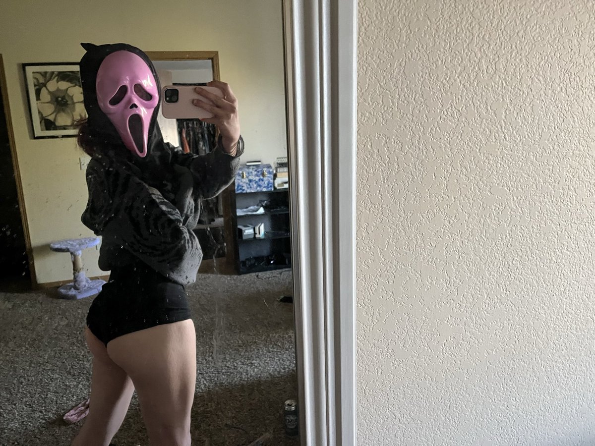 gloomymoon20's tweet photo. Do you like scary movies? 🤭 #booty #nsfw #nsfwtwt https://t.co/pzE97XhMpj
