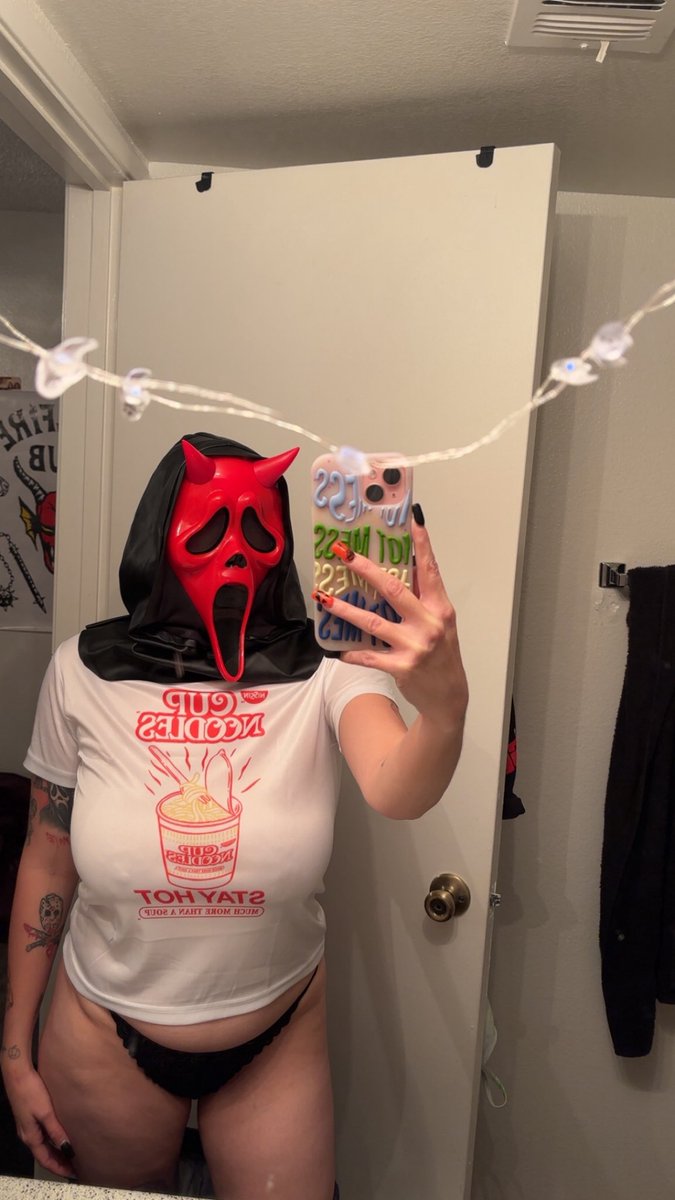 GhostieBabexp's tweet photo. got this shirt from dollar tree 🤣 i always stay hot 🔥😈 https://t.co/h4zIMImJqi
