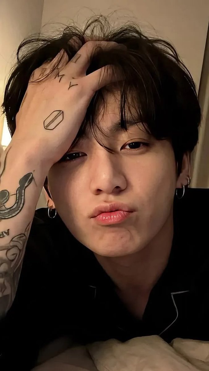 Jk_97gukk's tweet photo. Baby can I kiss you if you allow me... ♥️😘 https://t.co/sr5R5M9Nky