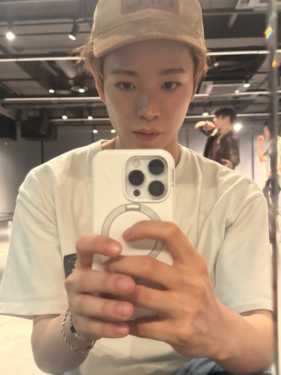 by_405's tweet photo. 261008 01:30 KST
⭐️📸 https://t.co/kT7HnrMoII