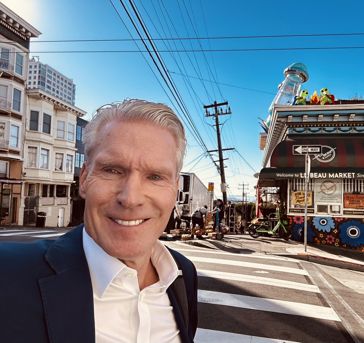 SKellyCEO's tweet photo. Early start with meetings in the City, kicking off at Nob Hill. Steep streets, classic architecture, and great little shops make it a perfect area to walk between appointments. Another blue-sky day in San Francisco☀️ https://t.co/bV8JTFwNAL