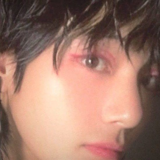 kittaenoir's tweet photo. need the makeup artists to start dolling him up with blushes and eye makeup again https://t.co/2bj6rGVAIZ