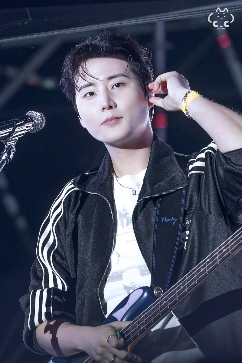 _c_c00's tweet photo. 밴드부 영현 선배

261004 XMF
#영케이 #데이식스 https://t.co/LKqvv5eKMl