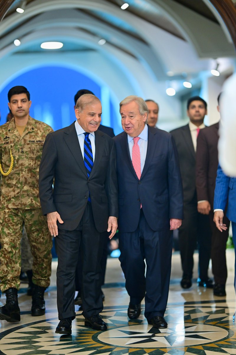 PakPMO's tweet photo. Prime Minister Muhammad Shehbaz Sharif welcomed United Nations Secretary-General Antonio Guterres at the Prime Minister' House, today. The Secretary General is on an official visit to Pakistan. https://t.co/hyaw4jqihw