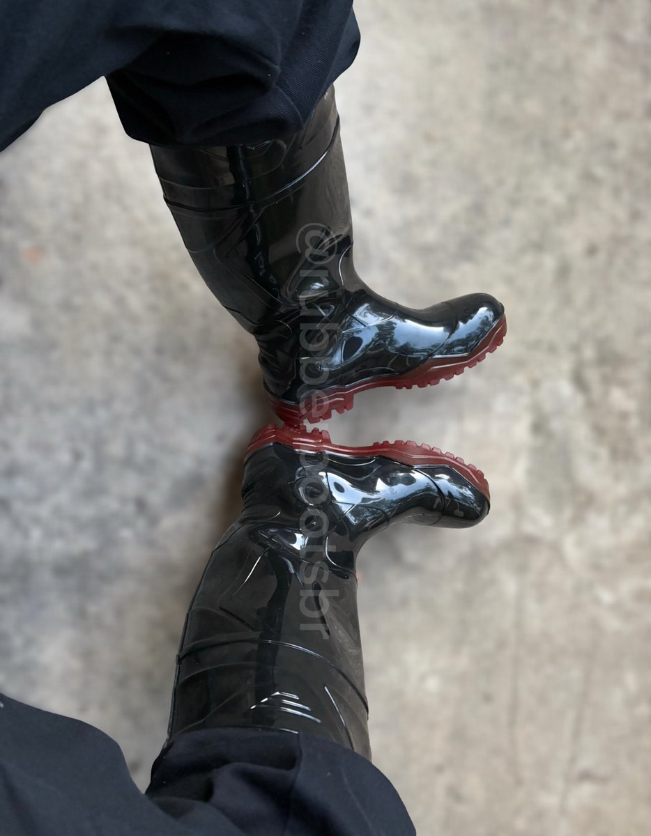 rubberbootsbr's tweet photo. Olá pessoal, estou de volta 🔥😼. Fiz alguns registros nesses dias que não postei 😏🥵🔥 | Hello guys, I’m back 🔥😼. I made some records these days that I didn’t post 😏🥵🔥 |
#rubberboots #gummistiefel #botas #botina https://t.co/kLwdVhvKzz