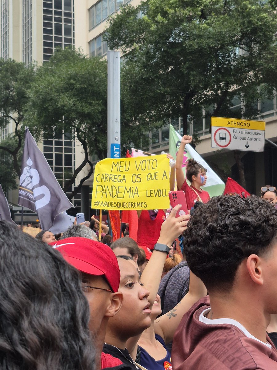 robertxyo's tweet photo. coisa mais linda o ato da candelária hoje, RIO DE JANEIRO CONTRA O FASCISMO https://t.co/ylwffKf4E5