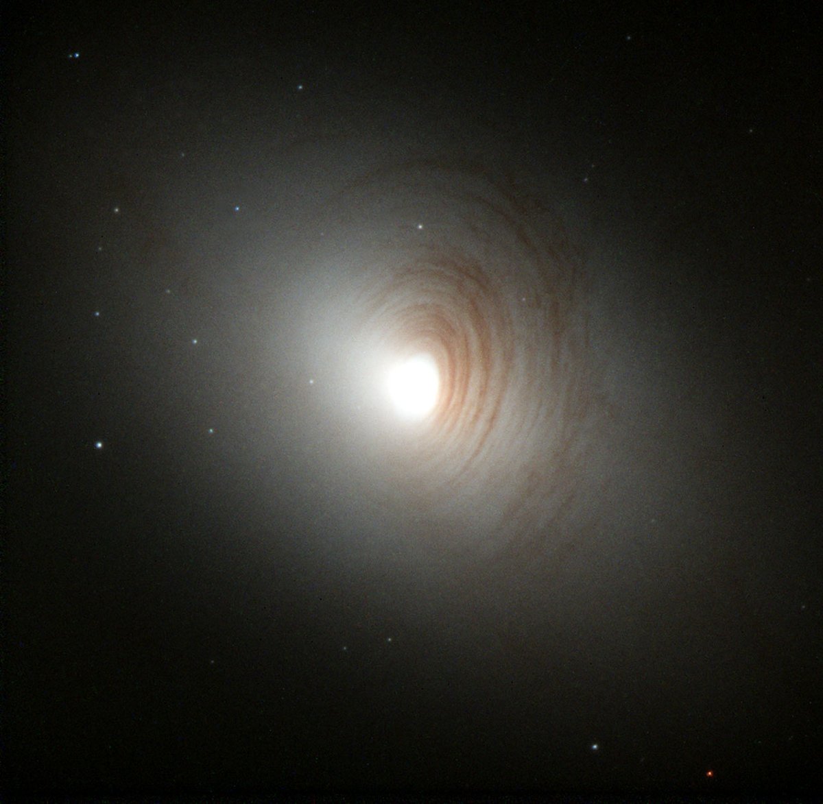 NGC 2787, a lenticular galaxy like M 84, M 85 et M 86. #Space #Astronomy Img  