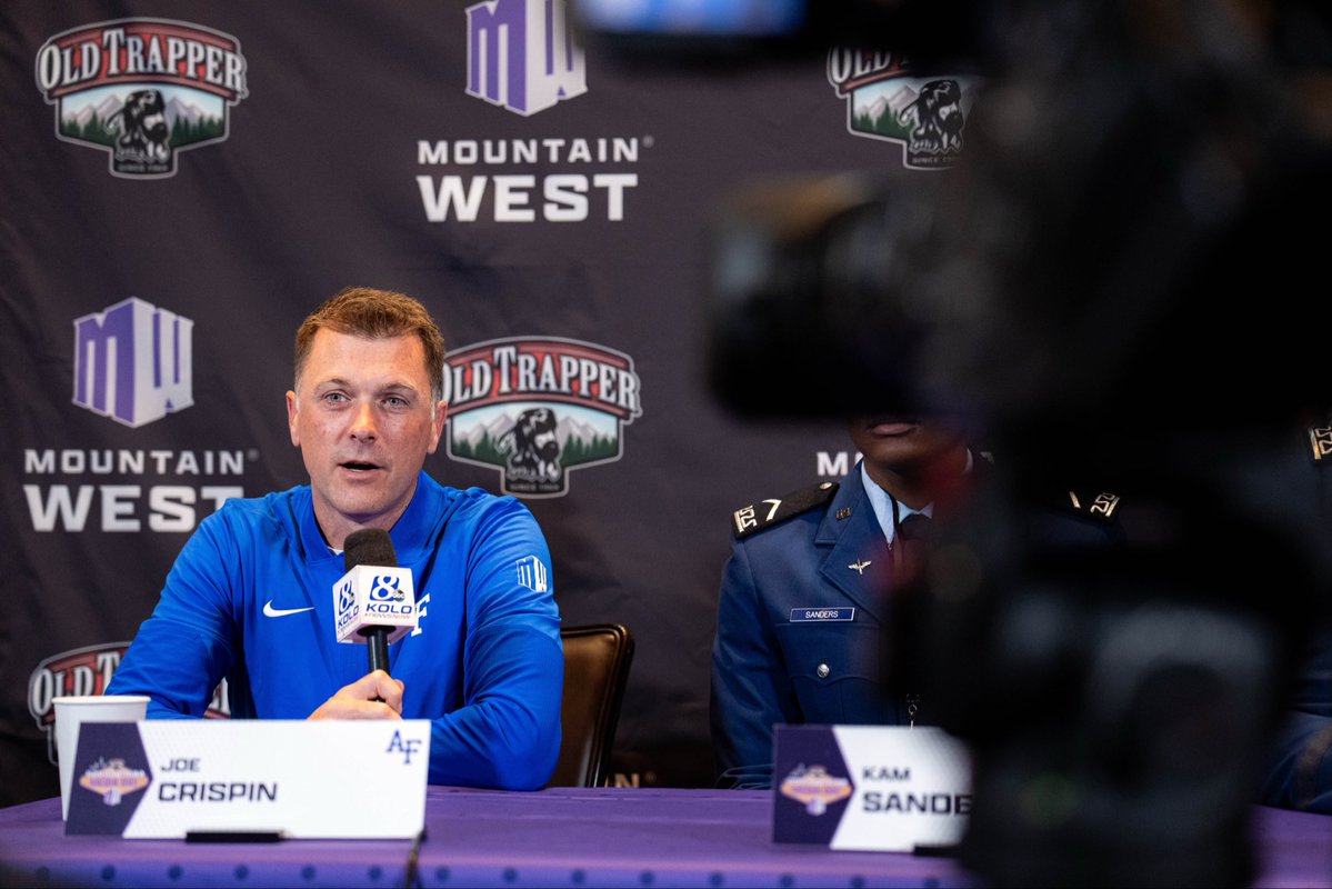 AF_MBB's tweet photo. @MountainWest in 𝗩𝗲𝗴𝗮𝘀 🎙️

A few moments from Mountain West Media Days in Las Vegas. 

#FlyFightWin https://t.co/37lU8MVYkB