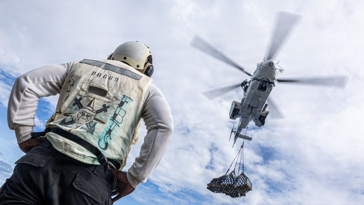 SurfaceWarriors's tweet photo. Endurance Is Built at Sea
The Sailors of Arleigh Burke-class guided-missile destroyer USS Mustin (DDG 89) know readiness must be sustained at sea.
#SurfaceWarriors | #USNavy | #ReadyOnArrival https://t.co/UokI1KRn7t