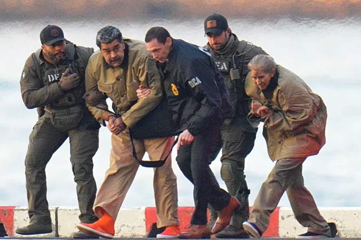 eduardomenoni's tweet photo. 🚨| URGENTE: Se espera que el narcotirano terrorista y genocida venezolano Nicolás Maduro y su esposa, Cilia Flores, enfrenten MÁS CARGOS adicionales mañana mismo. Los nuevos cargos están relacionados con las torturas de estadounidenses, ha confirmado Fox News. 🔥 ¡Adiós Maduro!. https://t.co/ics2tZkMH5