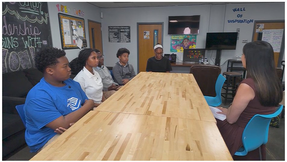 HelpKCKids's tweet photo. What happens when teens turn to AI for more than homework help? Club teens recently sat down with KCTV5 to talk about how they use AI, where they draw the line &amp; why real relationships still matter. 📺Watch the full story tonight @ 10 on KCTV5.
#GreatFutures  #Helpkckids https://t.co/L1fYivUvmy