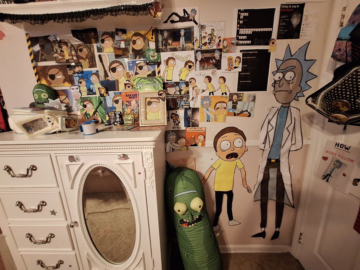 bradoomf's tweet photo. White people be like : I have a wall for Rick and Morty and my Twitter friendgroup https://t.co/WshPApSUp7