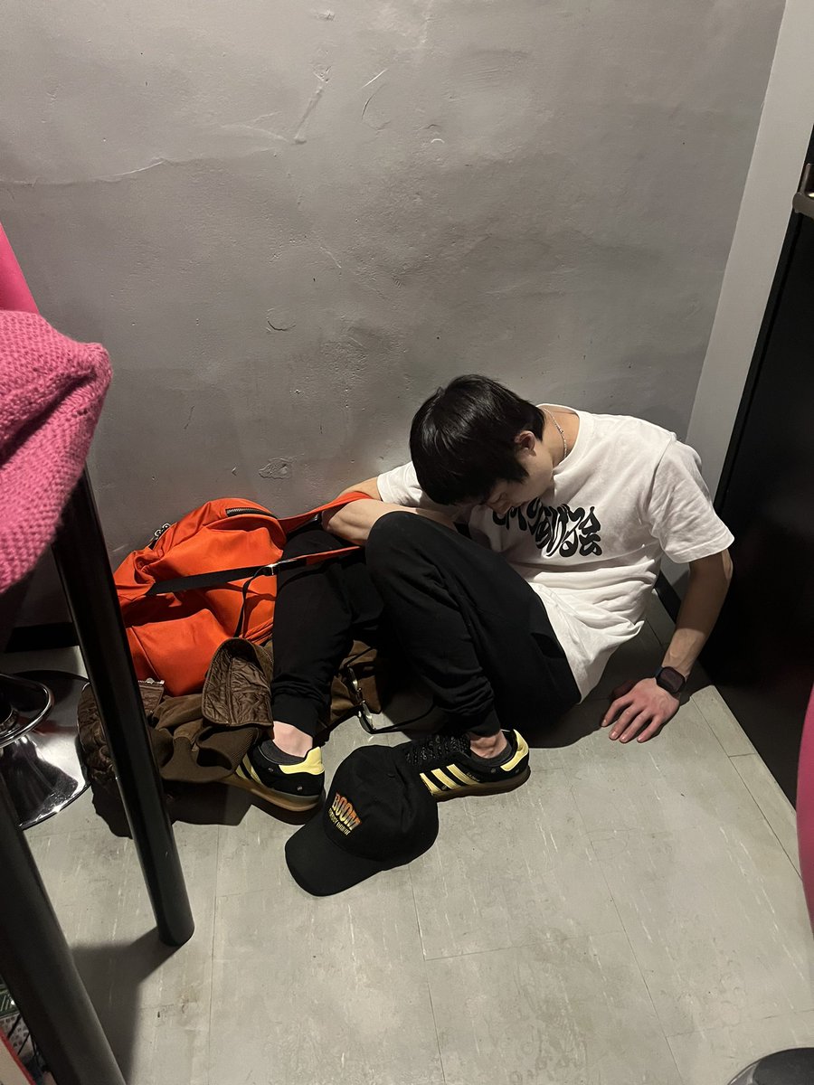 SSKS_SMOKING's tweet photo. 本日、シャックと‼️ #しゃくりあげる会

大阪アメ村三ッ寺会館3F　BAR俄然

20:00〜開催

⚠️一応音楽イベントです

#大阪
#アメ村
#三ッ寺会館 https://t.co/lF9XqA1269