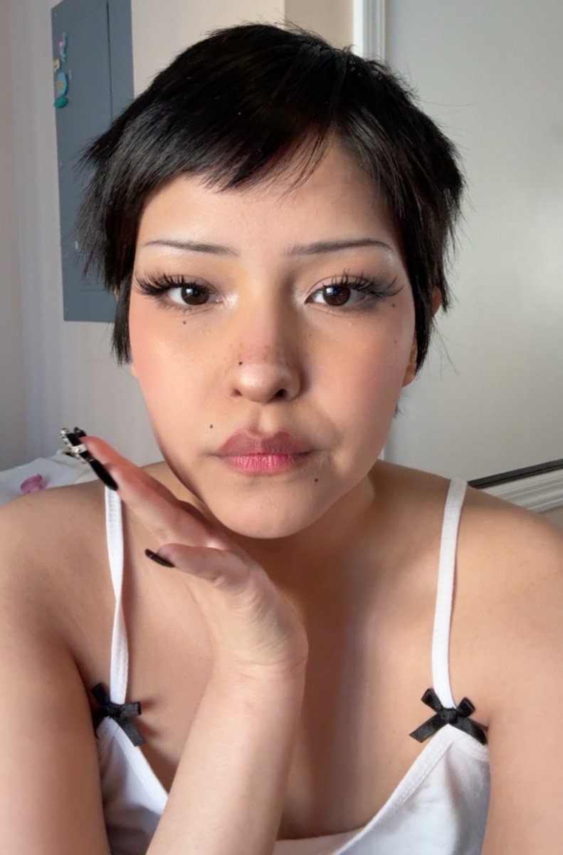 ilovewondergrls's tweet photo. #selfie! 🤳 https://t.co/DVXI9QHCKc