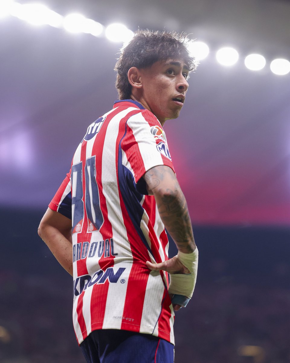 Chivas's tweet photo. 🇦🇹 ¡‘Santi’ Sandoval fue elegido como el jugador del mes de septiembre en la Liga MX! 🐐

¡Buena, ‘Sando’! 🔥 https://t.co/ut0qiC87rR